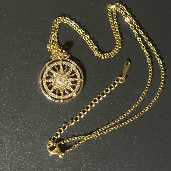 Sun Star Fashion Necklace Rhinestones in Goldtone Style - Picture 1 of 5